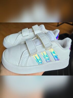 Sz 7 Toddler Kids ADIDAS GRAND COURT 2.0 White Leather Iridescent Adj Straps